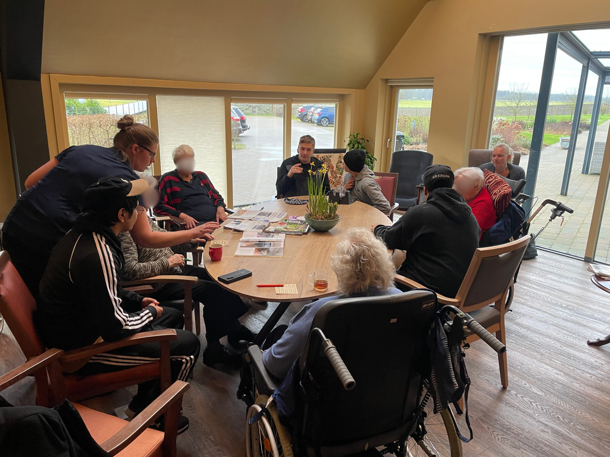 Jongeren Talenten van de Toekomst organiseren bingo voor ouderen in Exloo