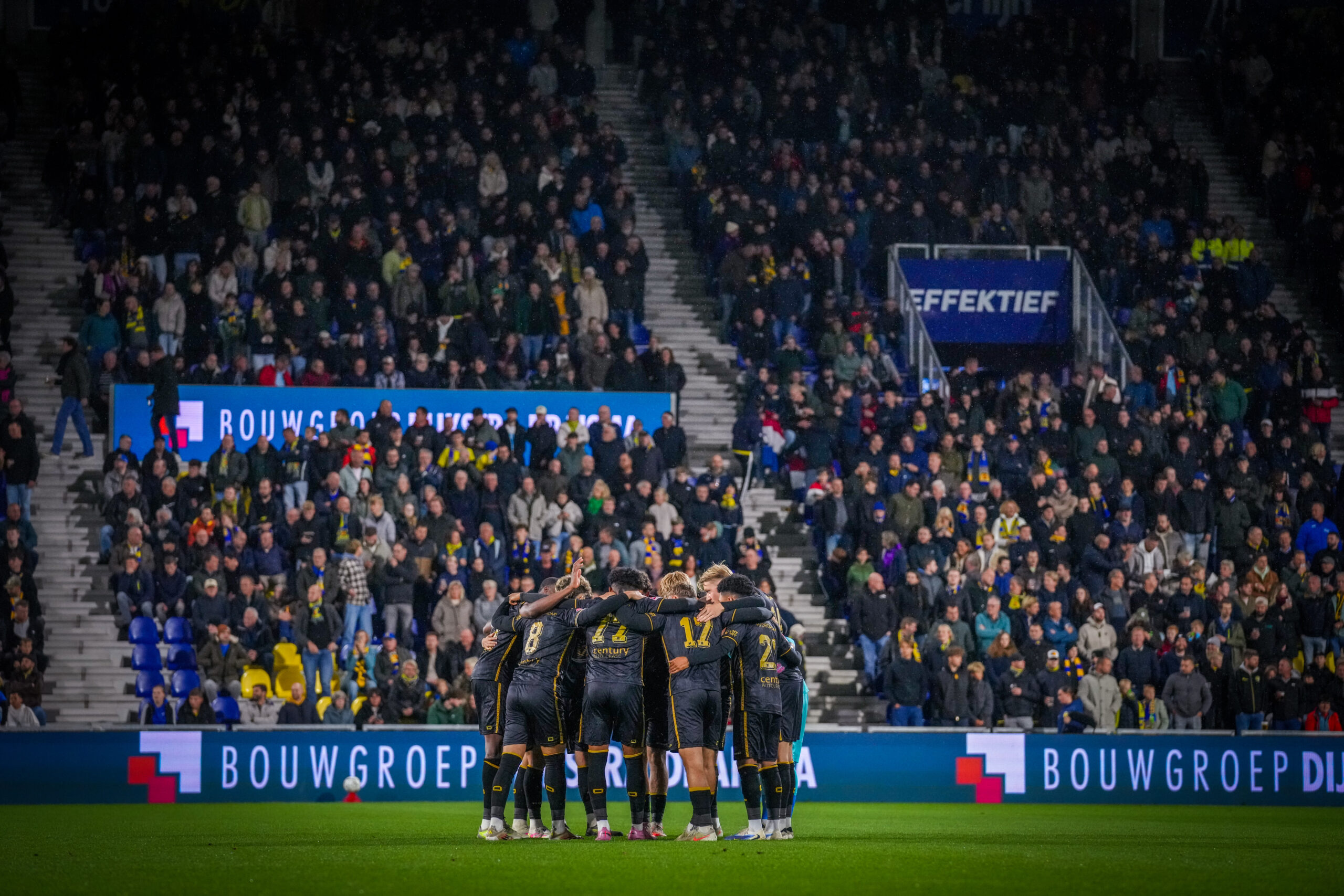 Parkeren bij VV Hoogeveen – FC Emmen