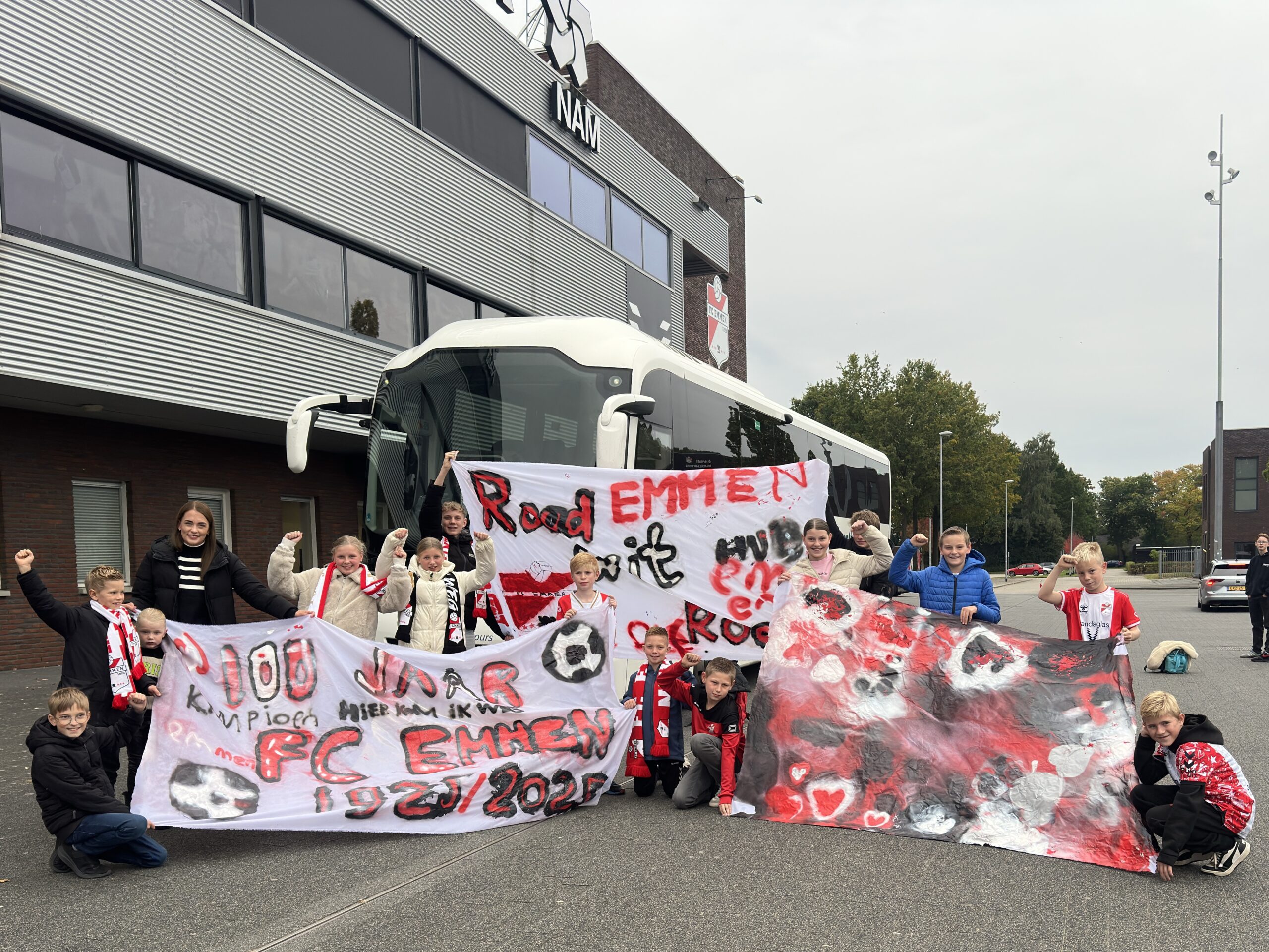 Kids Club maakt spandoeken voor uitduel met SC Cambuur