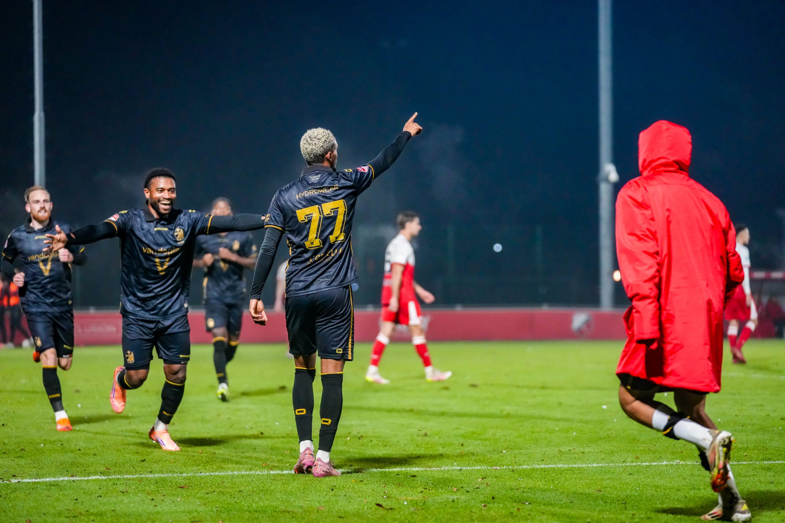 Emmen draait het na rust om en wint in Utrecht