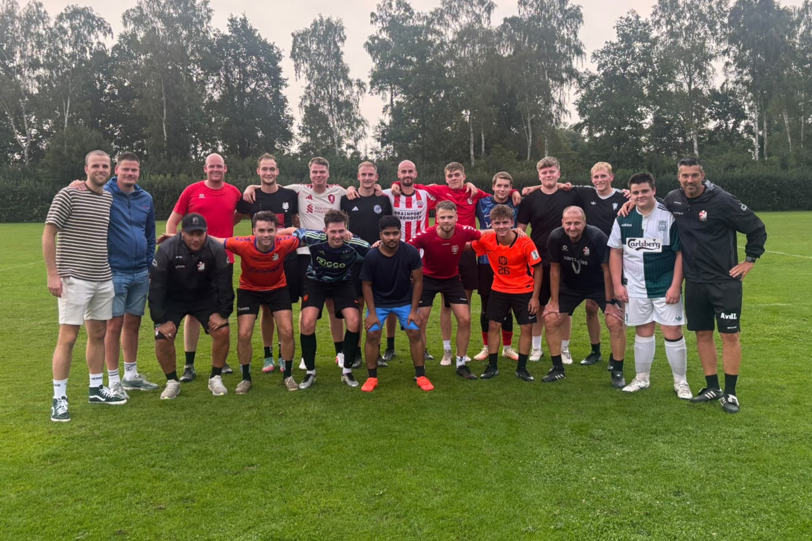 FC Emmen-trainers verzorgen bijzondere training voor VV Sleen